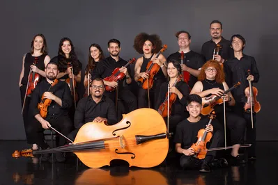 A Orquestra Bravi, criada em 2017, reúne profissionais e estudantes num trabalho contínuo de estudo do repertório de cordas eruditas