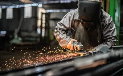 O destaque da economia entre abril, maio e junho deste ano ficou com o desempenho da indústria, com alta de 1,8% no segundo trimestre em relação ao primeiro