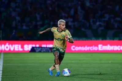 Imagem ilustrativa da imagem Palmeiras renova com Richard Ríos para evitar saída de volante