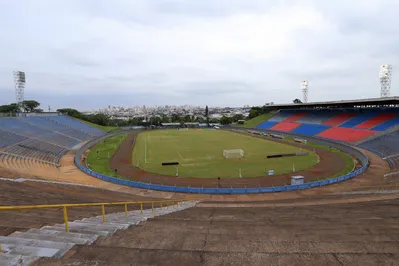 Fundado em 1976, estádio do Café ainda funciona com a mesma estrutura improvisada para o Londrina poder disputar o Brasileiro daquele ano