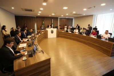 CCJ se reuniu na quarta-feira (6) e, entre os projetos aprovados estão a desestatização da Celepar e a flexibilização de licenciamento ambiental no Paraná