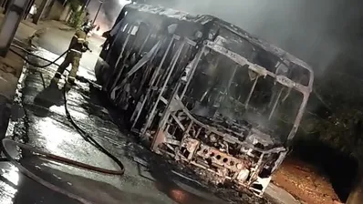 Imagem ilustrativa da imagem Protestos acabam com ônibus incendiados e cidade sem transporte coletivo