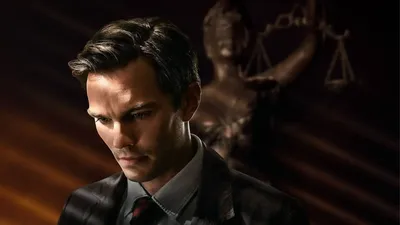 "Jurado Nº 2": filme de Clint Eastwood explora diferentes camadas de ética e justiça através do personagem Justin Kemp, interpretado por Nicholas Hoult,