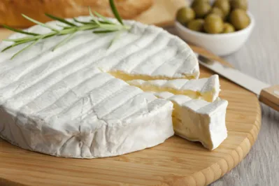 Imagem ilustrativa da imagem Queijo brie: veja o que fazer com o queijo do mofo branco