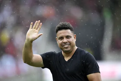 Imagem ilustrativa da imagem Ronaldo tenta emplacar candidatura à presidência da CBF