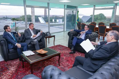 O presidente do STF, Luís Roberto Barroso, o ministro Flávio Dino durante audiência com ministro Jorge Messias, da AGU e o ministro Rui Costa, Casa Civil