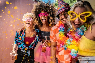 Carnaval em Londrina vai se espalhar em espaços públicos, clubes e centros culturais  com folia para todas as idades