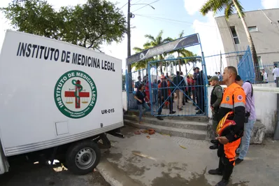 Imagem ilustrativa da imagem Teto de santuário desaba no Recife, e ao menos dois morrem