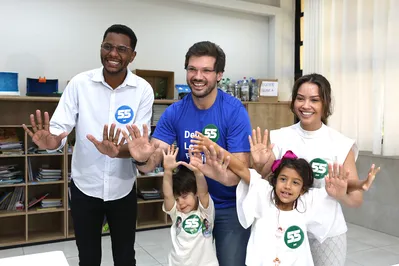 Imagem ilustrativa da imagem Tiago Amaral vota, mostra confiança e prega união