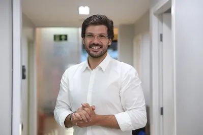 Imagem ilustrativa da imagem Tiago quer ‘surfar a onda’ do governador nos próximos dois anos