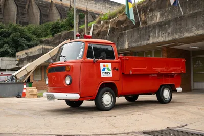 Imagem ilustrativa da imagem Última Kombi da Itaipu está em exposição na usina
