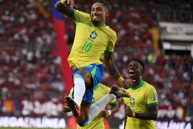 Imagem ilustrativa da imagem Vinicius Junior erra pênalti, e Brasil cede empate para Venezuela