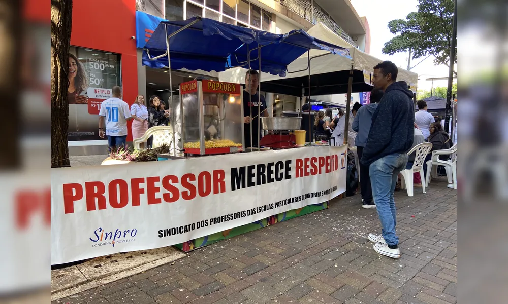 Sinpro Londrina realizou atividades de conscientização sobre o papel dos professores na sociedade