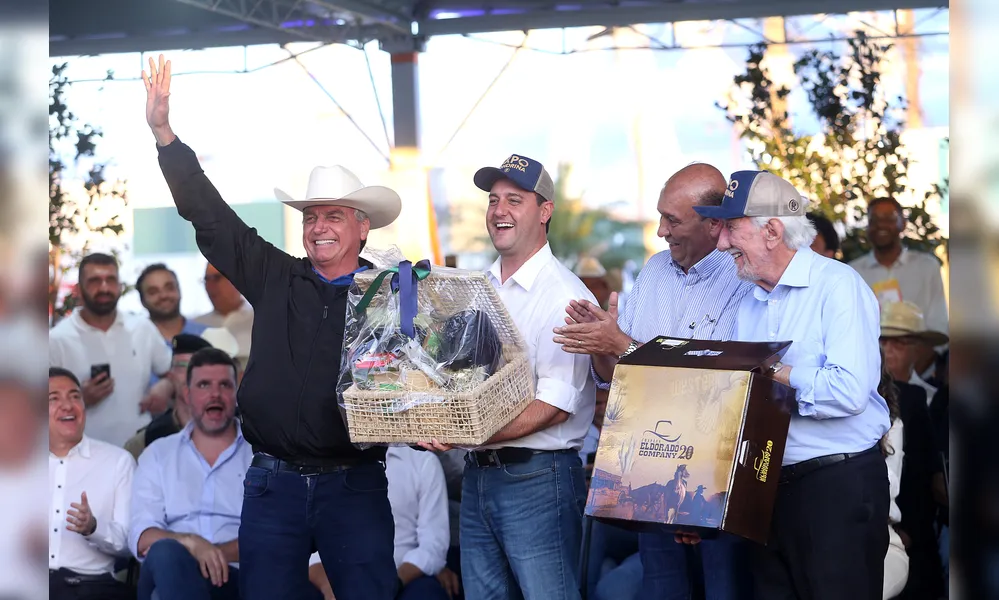 Jair Bolsonaro, Ratinho Junior, Marcelo Janene El-Kadre e Darci Piana na cerimônia de abertura da Expo 2025