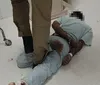 Paciente causa confusão ao tentar roubar arma de policial em hospital