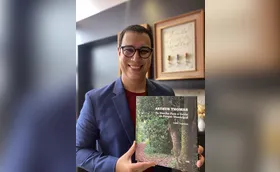 Livro sobre Parque Arthur Thomas