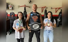 Mãe e filha de Londrina ganham ouro na Copa Paraná de Kickboxing