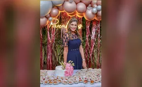 No aniversário de Mônica Mandelli