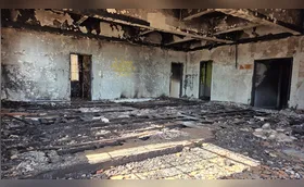 Prédio da Claspar acumula lixo e vira ‘berçário’ do Aedes aegypti