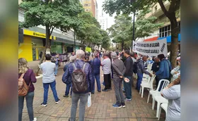 Sindicatos fazem ato no Calçadão de Londrina por reposição salarial