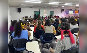 Três mil calouros iniciam aulas na UEL