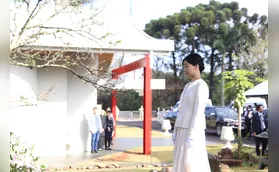 Princesa do Japão admira terra roxa do Norte do Paraná