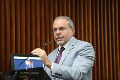 Não quero que suspenda nada, até porque eu sei que essa denúncia é infundada, que não devo, e confio na Justiça do Paraná. Prefiro que continue, que seja julgado”, disse Ricardo Arruda