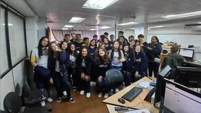 Imagem ilustrativa da imagem Alunos de Astorga visitam Redação do Bonde e da Folha