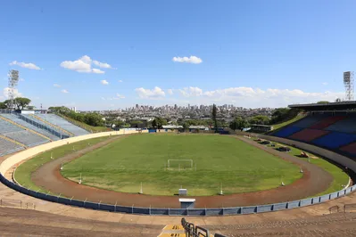 Imagem ilustrativa da imagem Base do Londrina fará três jogos no Café neste sábado