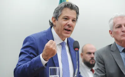 Imagem ilustrativa da imagem Bate-boca entre Haddad e deputados da oposição encerra reunião