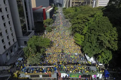 Imagem ilustrativa da imagem Bolsonaro faz ato esvaziado na Avenida Paulista