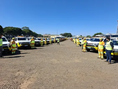Colaboradores apresentam veículos de inspeção, atendimento e resgate
da CCR PRVias em Londrina
