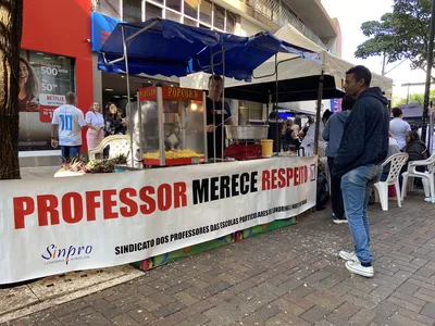 Sinpro Londrina realizou atividades de conscientização sobre o papel dos professores na sociedade