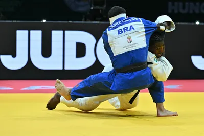 Imagem ilustrativa da imagem Cargnin conquista a prata, e Shirlen leva o bronze no Mundial