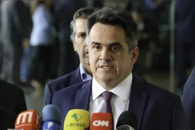 Desde que o governo começou a naufragar, há uma proliferação de ataques nas redes sociais, com vídeos de IA, muitos deles apócrifos. Já passou da hora de uma CPI da propaganda e das milícias digitais para investigar se há dinheiro público envolvido. Prioridade para agosto!", afirmou Ciro Nogueira (PP-PI)