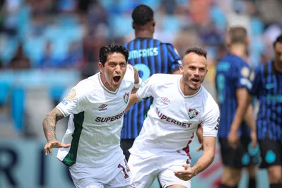 Cano e René comemoram o primeiro marcado contra a Inter de Milão que colocou o Fluminense na quartas de final
