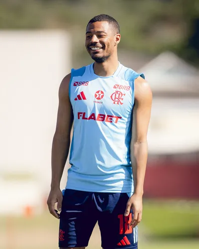 Imagem ilustrativa da imagem Chefe médico do Flamengo expõe De la Cruz no WhatsApp