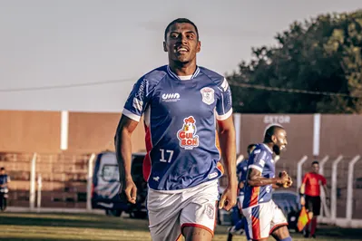 Peu, ex-Londrina, fez o segundo gol do Cianorte na vitória que garantiu a segunda posição do grupo