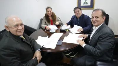 Reunião dos membros da Comissão de Cultura da Assembleia Legislativa do Paraná