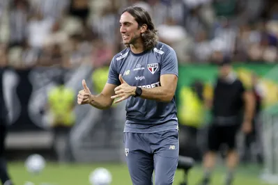 O técnico Luis Zubeldía nega que tenha dado poucas oportunidades aos jovens no Tricolor

O técnico Luis Zubeldía nega que tenha dado poucas oportunidades aos jovens no Tricolor