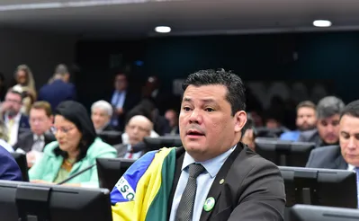 Imagem ilustrativa da imagem Deputado bolsonarista tem mandato suspenso por ofensas a Gleisi