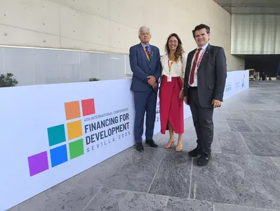 Carlos Carboni, Lígia Leite Soares e o diretor-superintendente do Itaipu Parquetec, Irineu Colombo
