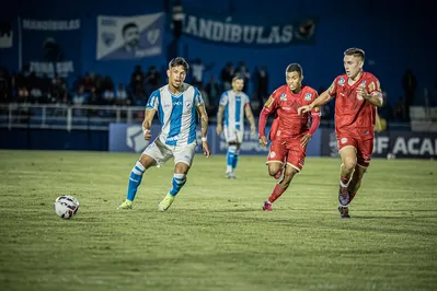 “Gostei muito do Pablo no jogo que vi. Um camisa 9 com uma boa relação com a bola. O Alison traz o peso da experiência, junto com o Wallace, o Sousa, caras que conhecem muito”, elogiou o técnico Roger Silva