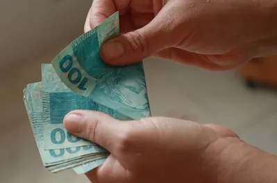 Imagem ilustrativa da imagem Economistas reduzem projeção da taxa Selic para 14,75% em 2025