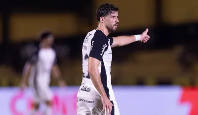 Imagem ilustrativa da imagem Héctor Hernández mira 1º gol diante da torcida do Corinthians
