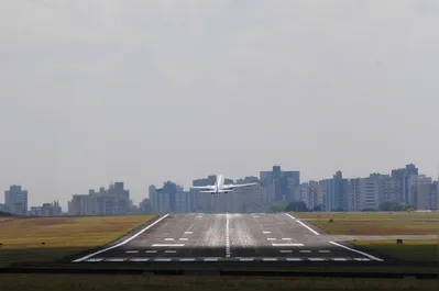 Imagem ilustrativa da imagem Instalação do ILS no aeroporto de Londrina fica para 2027