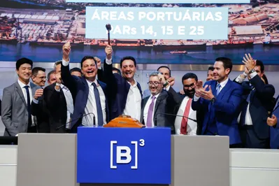 Imagem ilustrativa da imagem Leilão de terminais portuários arrecada R$ 857 milhões
