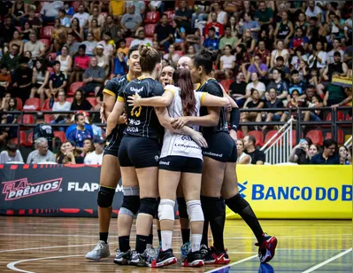 Imagem ilustrativa da imagem Londrina Vôlei faz “jogo da temporada” contra o Irati