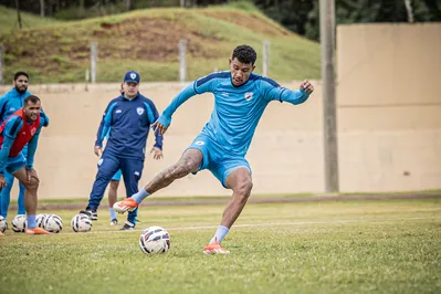 Imagem ilustrativa da imagem Londrina empresta Kaique para clube português