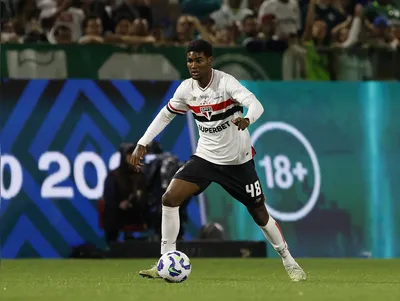 Imagem ilustrativa da imagem Lucas Ferreira renova com o São Paulo até 2029
